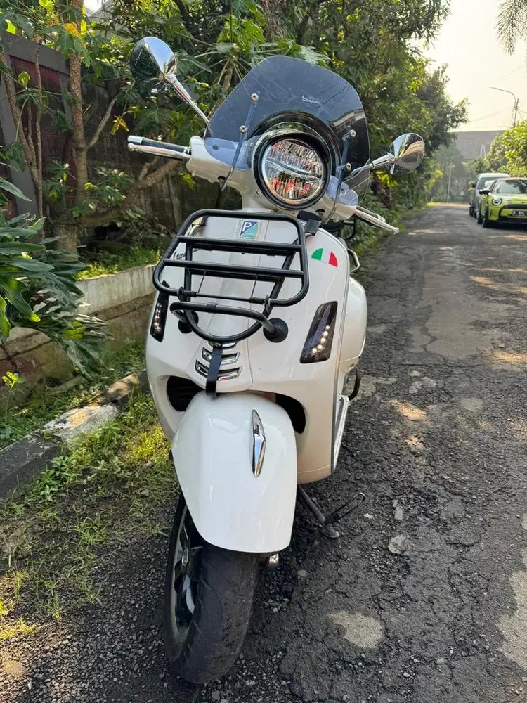 DI JUAL CEPAT MOTOR VESPA GTS
