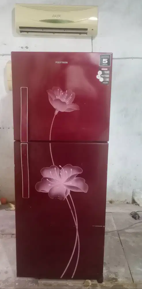 Kulkas 2 pintu POLYTRON .(Diantar Dalam Kota Padang Saja)