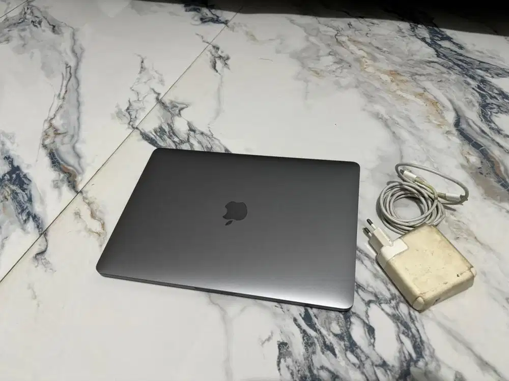 Macbook pro 2017 core i5 Touchbar