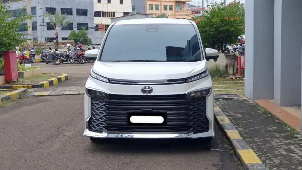 Km19rb toyota voxy tss 2022 putih camera360 pajak panjang