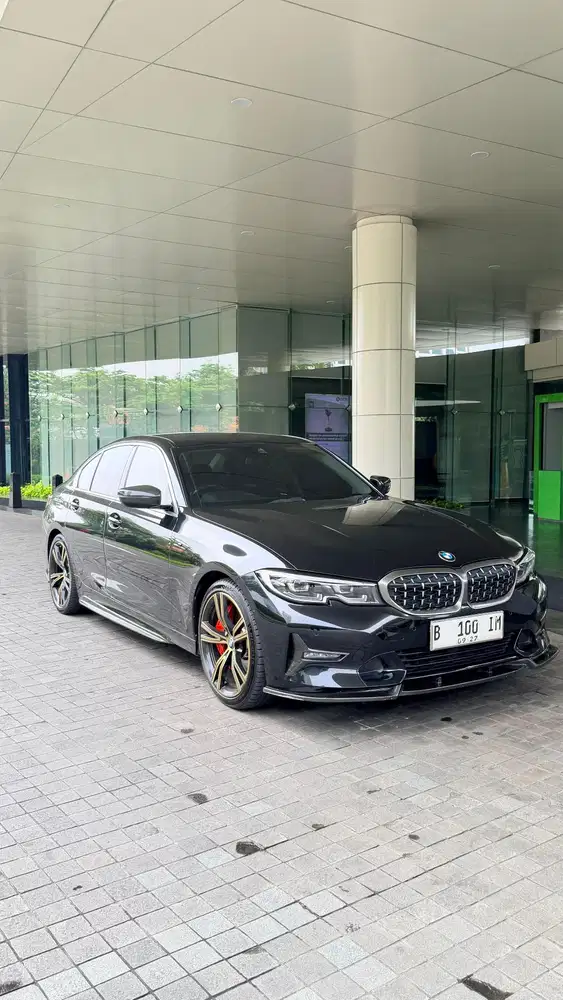 BMW 320i 2022 Bensin