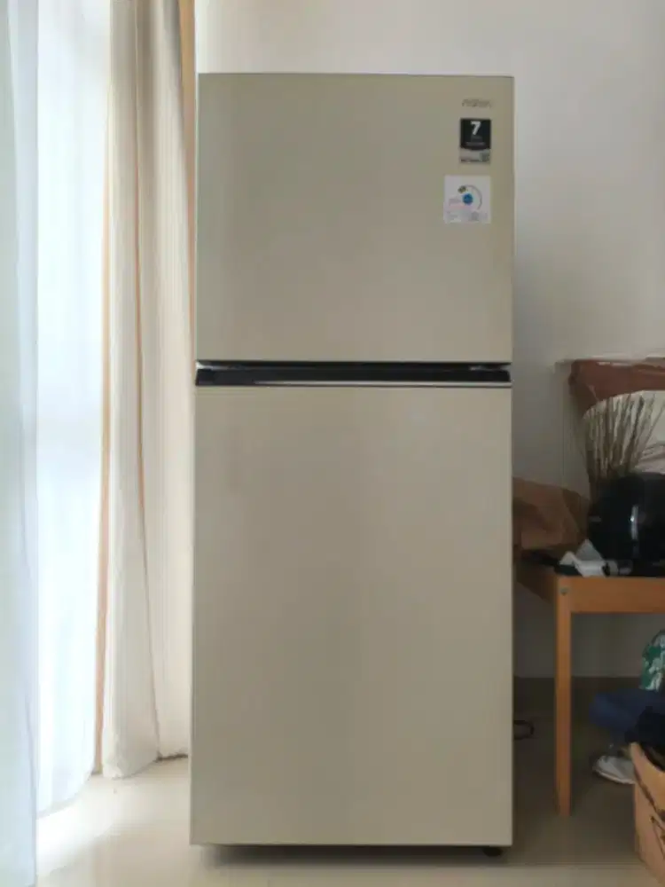 Kulkas dua pintu Aqua