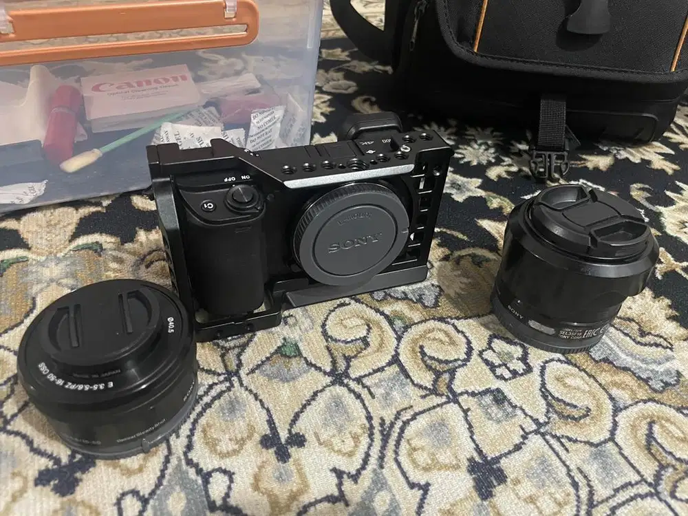 Camera Sony A6400 + lensa Kit & Fix 35mm
