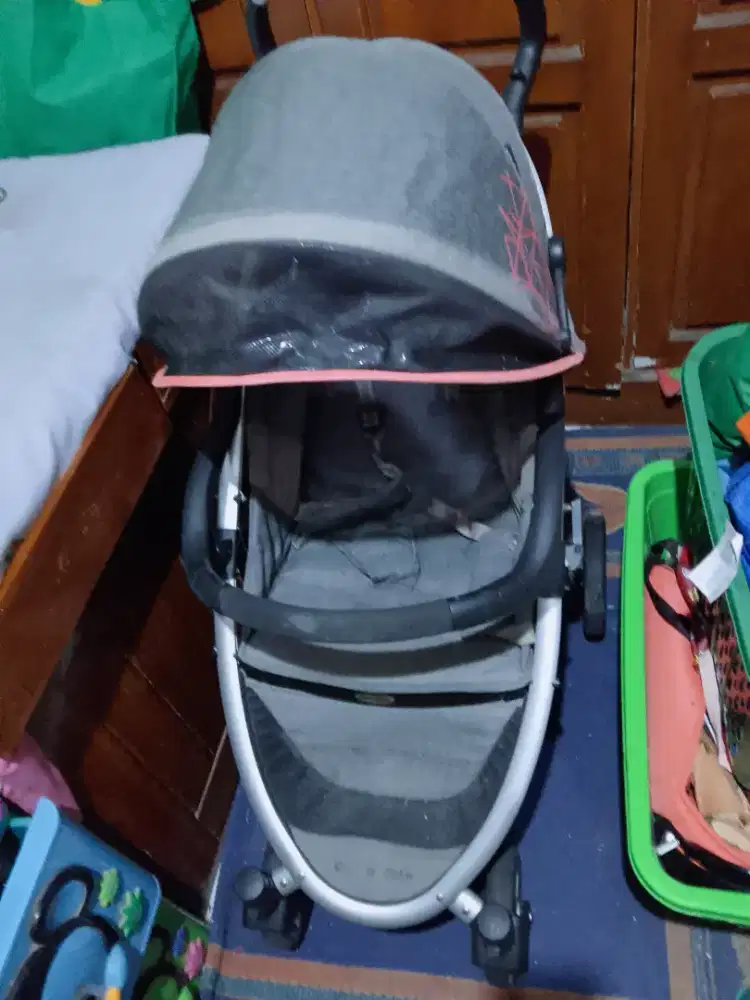 Di jual stroller cocolate CL909 spin reversible