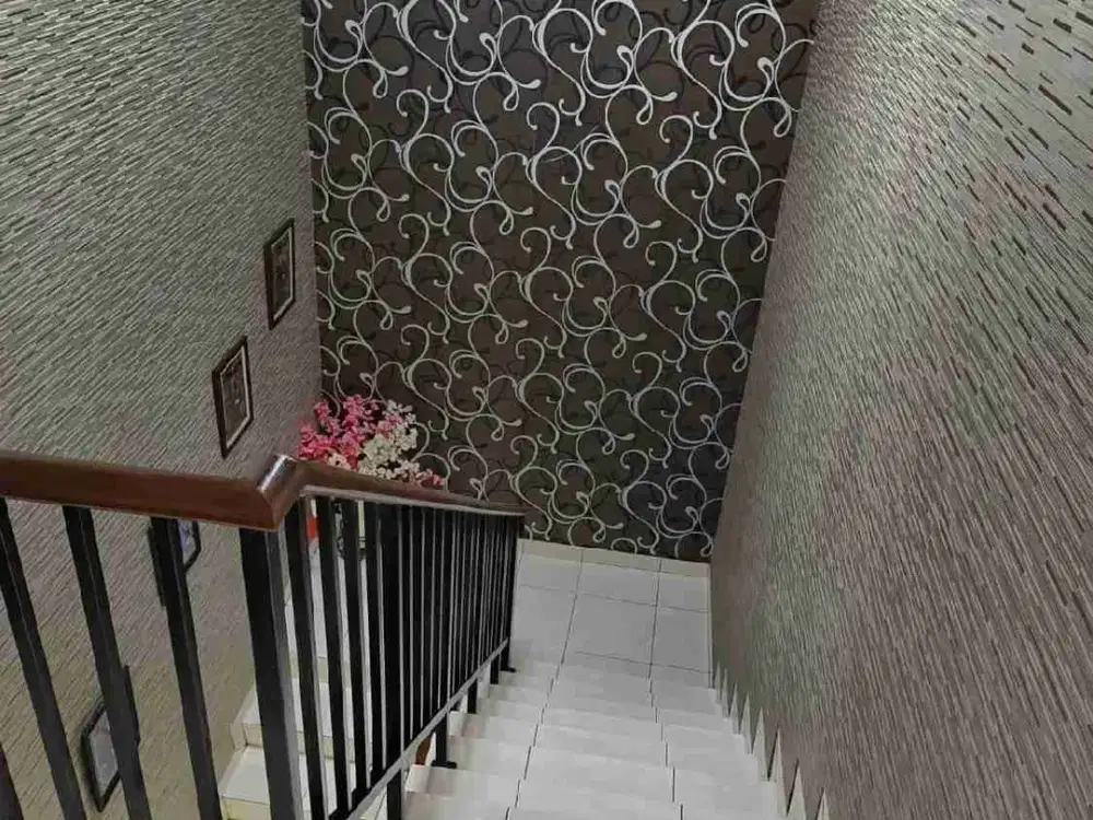 Dijual rumah siap huni semi furnish 2 lantai Di Cluster Aralia Harapan Indah