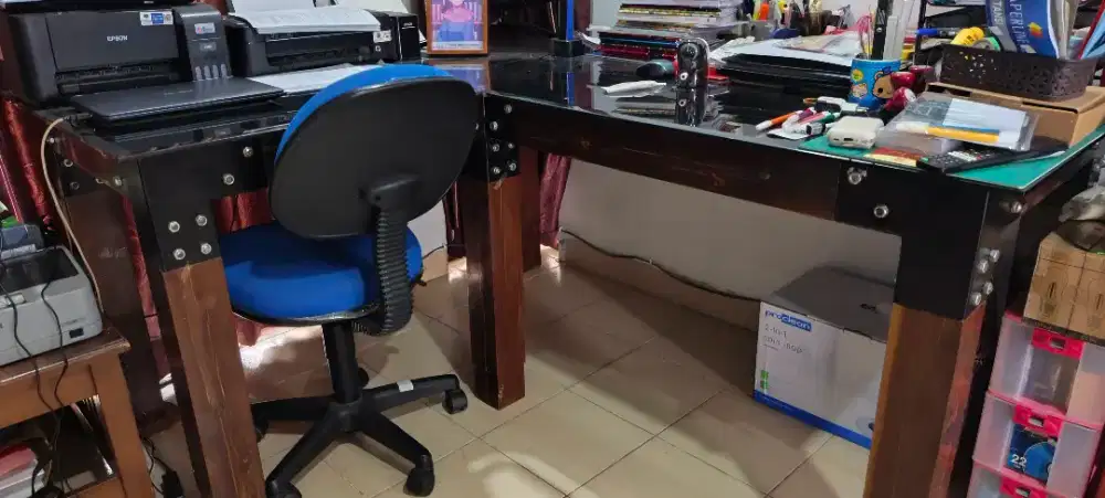 Dijual meja belajar L dari kayu Ulin