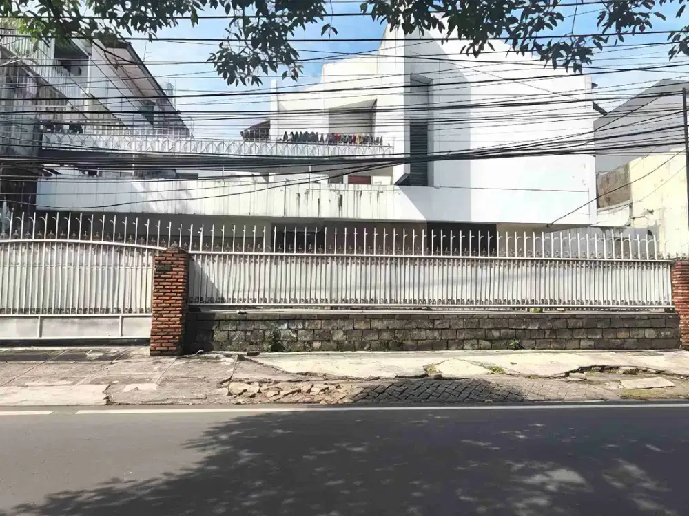 Rumah Strategis akses 2 jalan besar, 2 lantai di Darmawangsa Jaksel