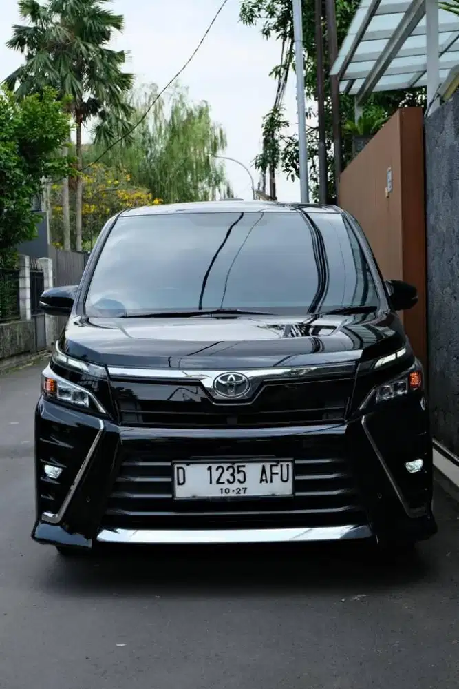 Toyota Voxy 2.0 AT 2017