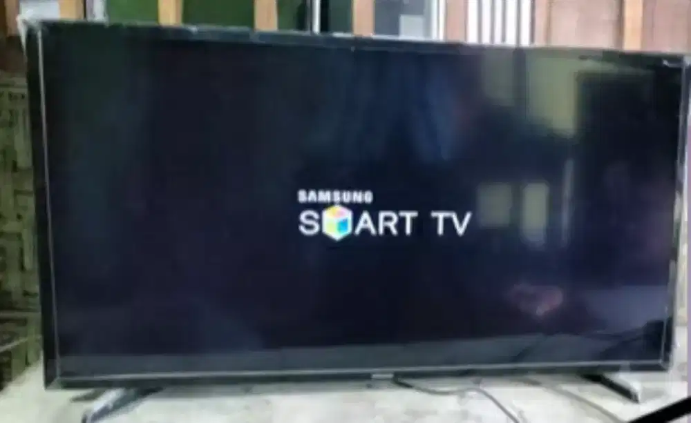 TV LED Samsung smartTV 40 inch siaran digital. Mulus normal. 1.6nett