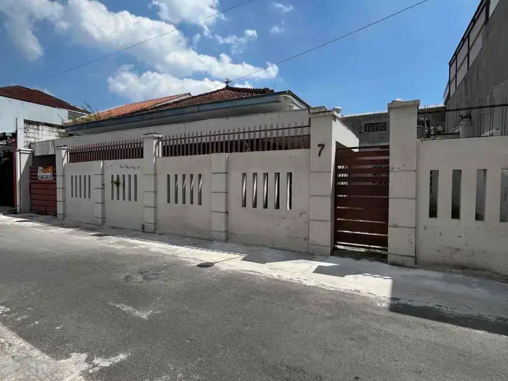 dijual rumah dikarangasem solo