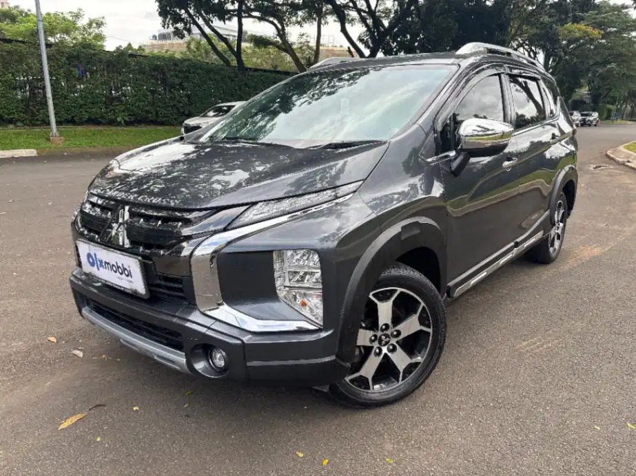 Mitsubishi Xpander 1.5 Cross Bensin-AT 2020 Abu-Abu