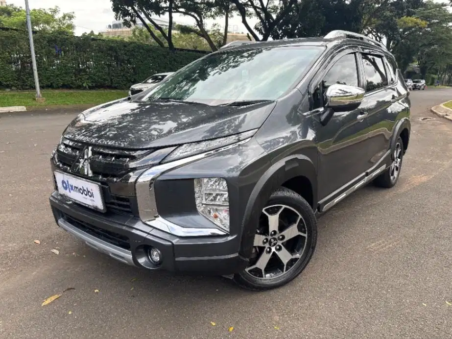 Mitsubishi Xpander 1.5 Cross Bensin-AT 2020 Abu-Abu