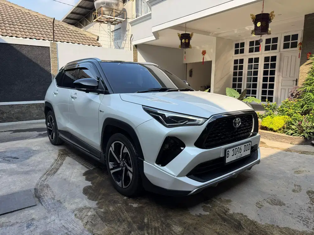 Toyota Yaris Cross GR Hybrid TSS Two-Tone AT MATIC 2023 Putih KM30rb