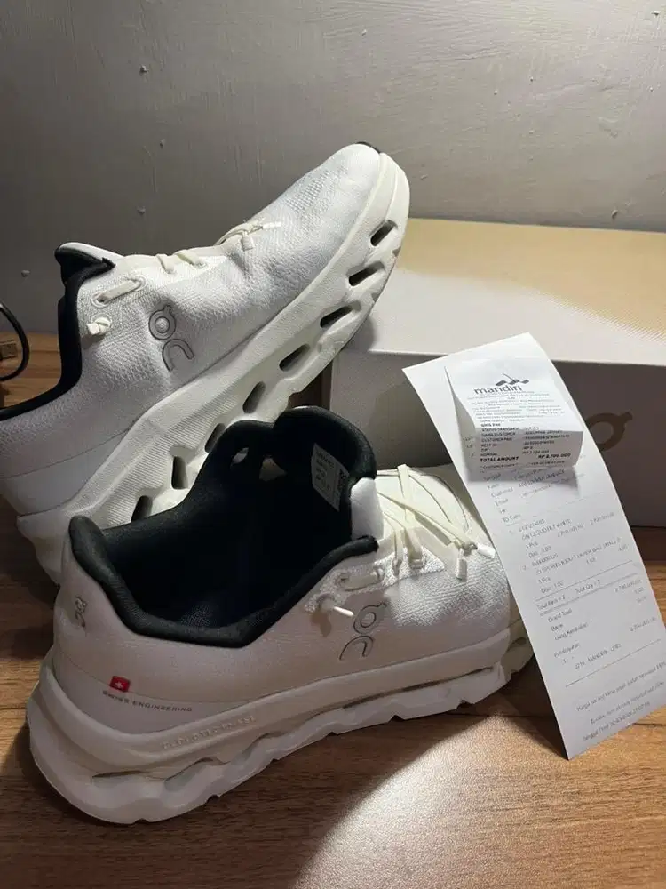 Sepatu On Cloud