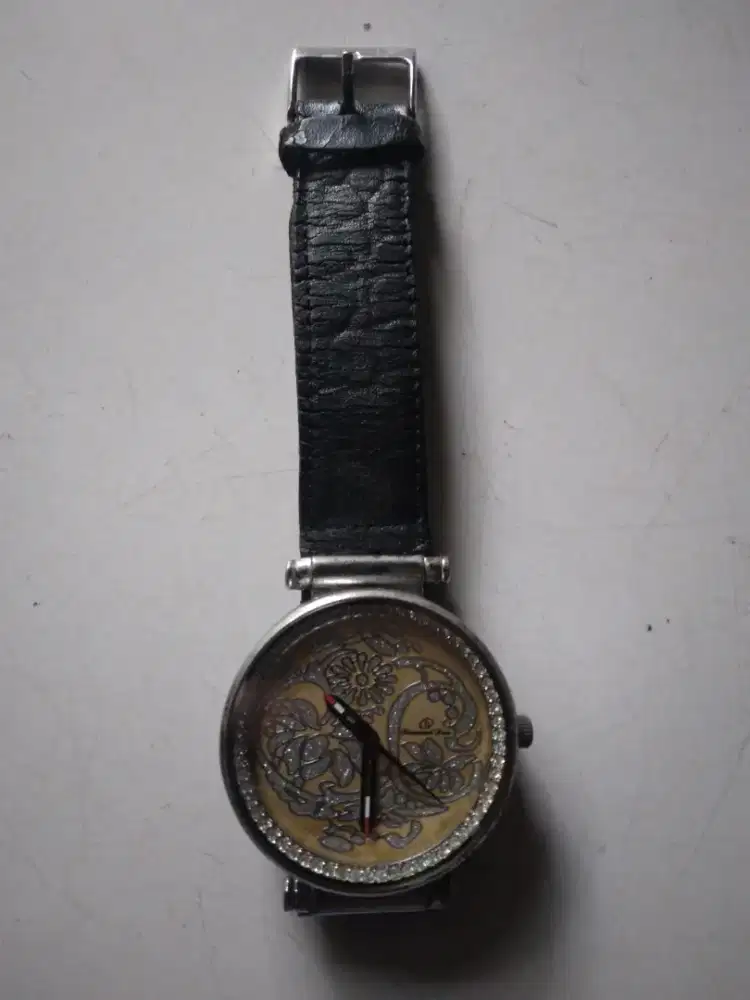Jam tangan diamond dior