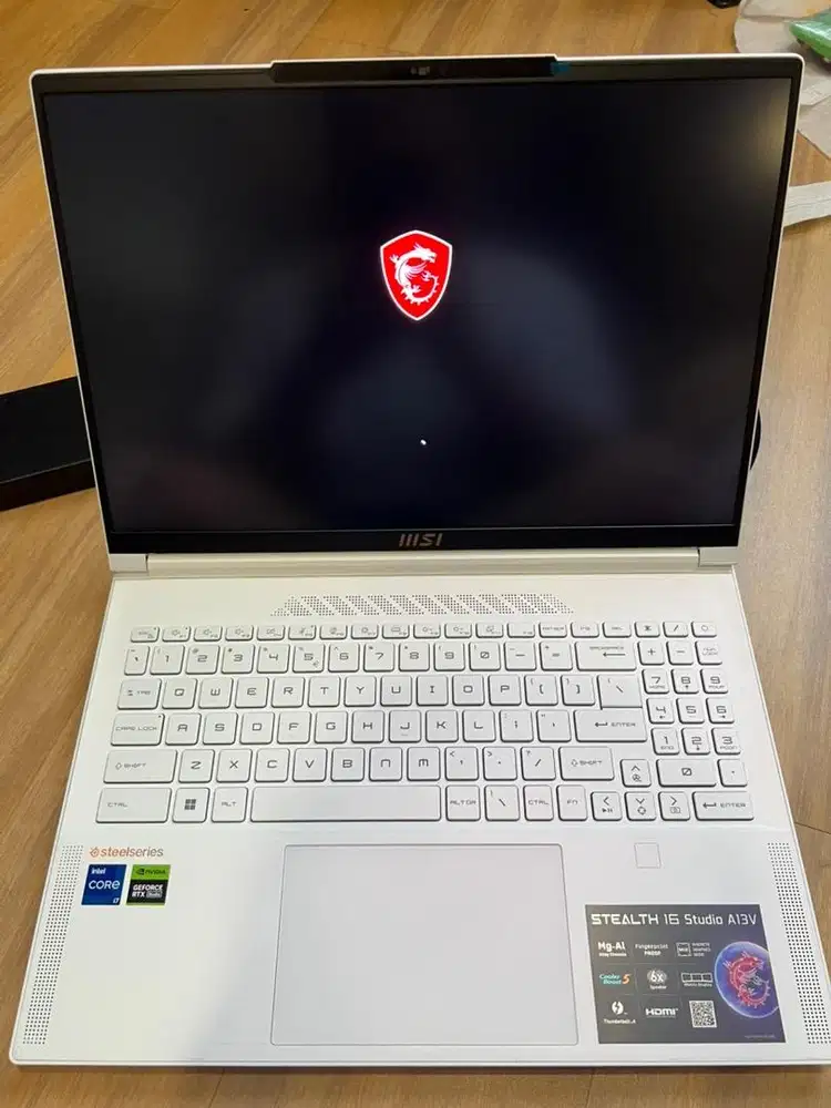 Jual Gaming Laptop MSI Stealth 16 Studio A13VF Warna Putih Bisa Nego