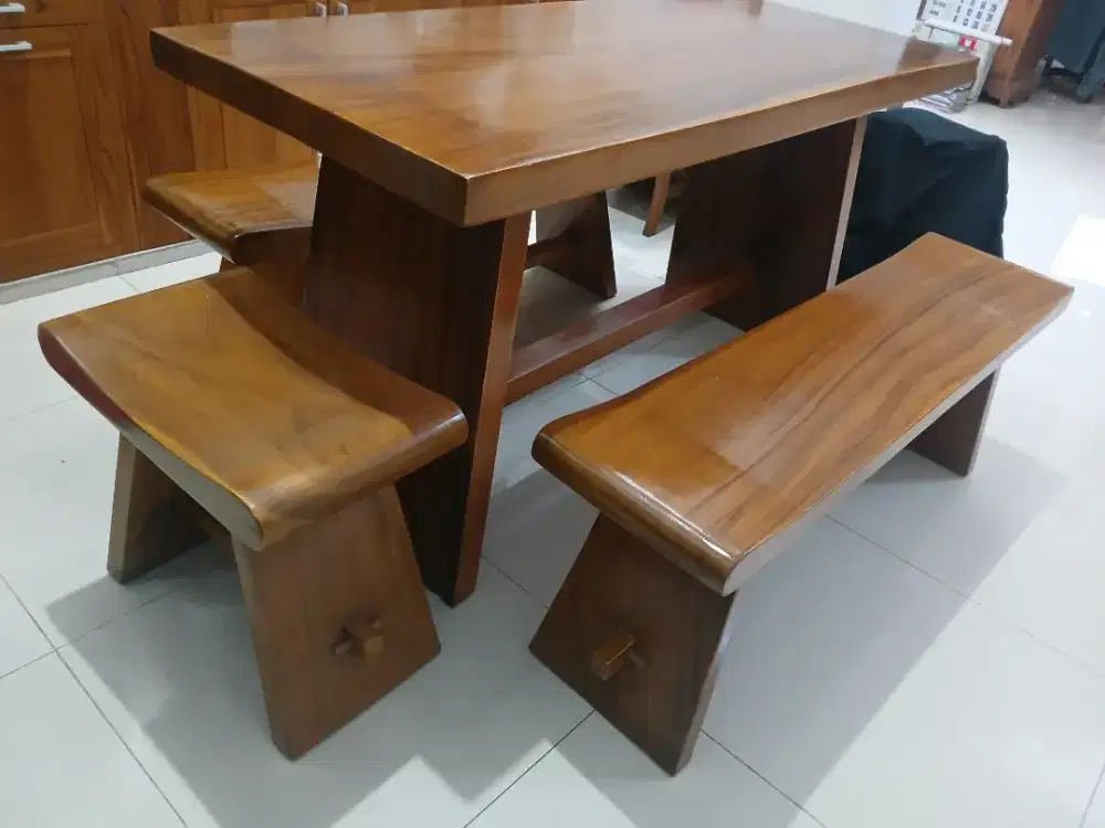 Meja Makan Tebal