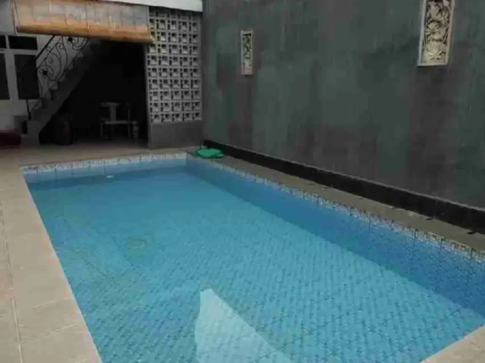 villa murah ada kolam renang hanya 200 m dari wisata jatim park dan bns di tengah2 kota batu, bonus furniture serta jalan longgar di jalan kembar posisi hook