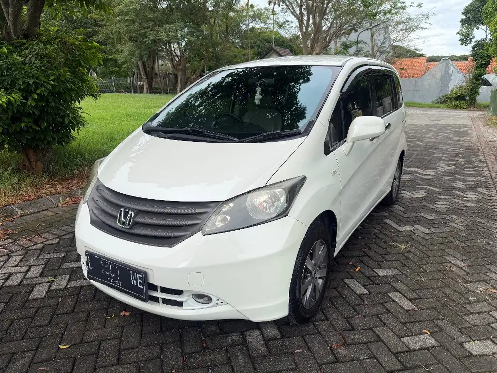 Honda Freed 2012 AT Pearl White