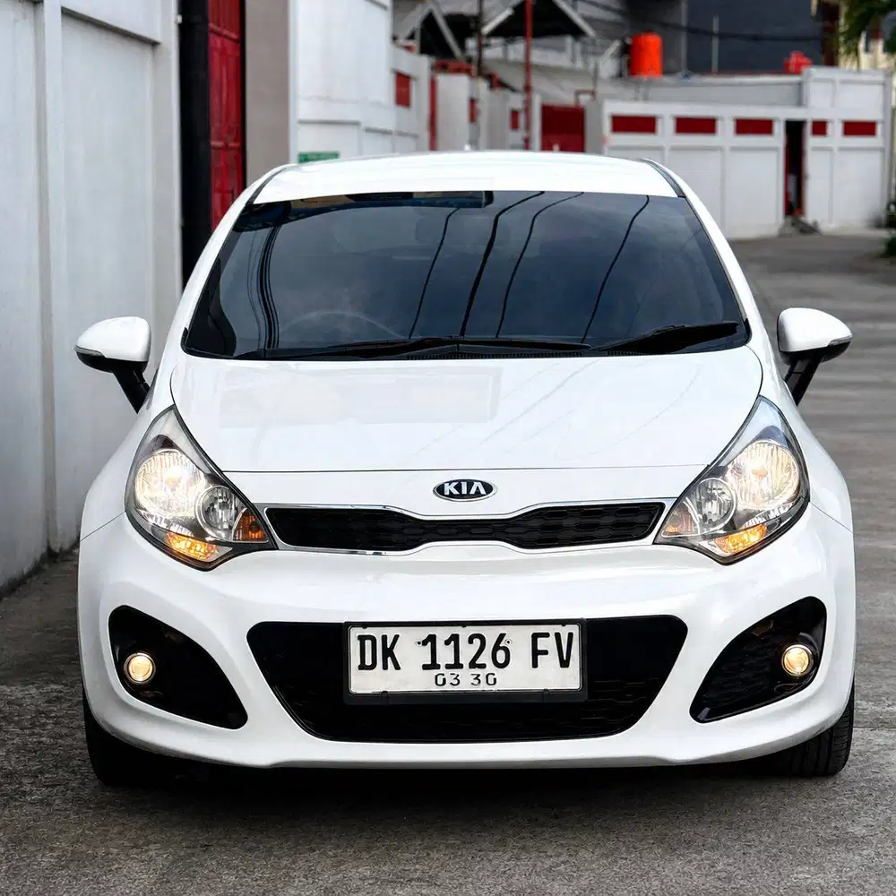Kia Rio 2014 M/T Hatchback