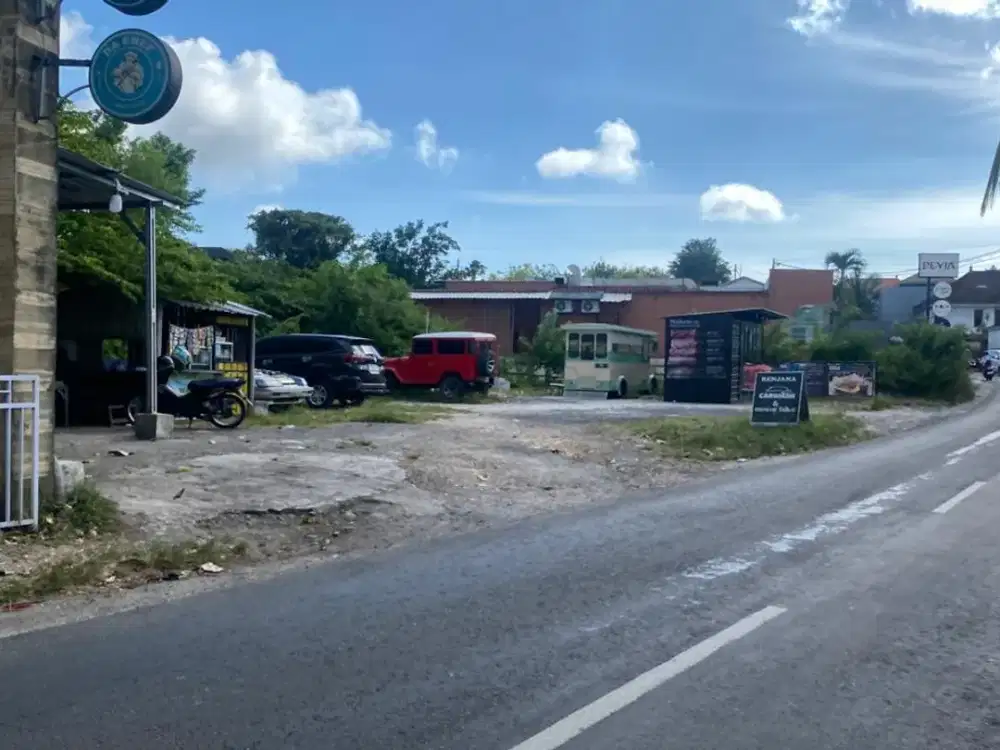 Dijual tanah strategis di kawasan Ungasan. Berada di pinggir jalan utama dengan lingkungan sekitar yang sudah berkembang.