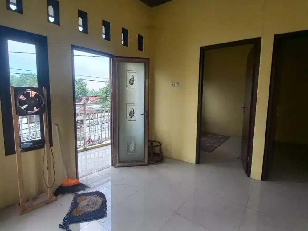 Rumah usaha 2lt pinggir jalan raya Sukodono