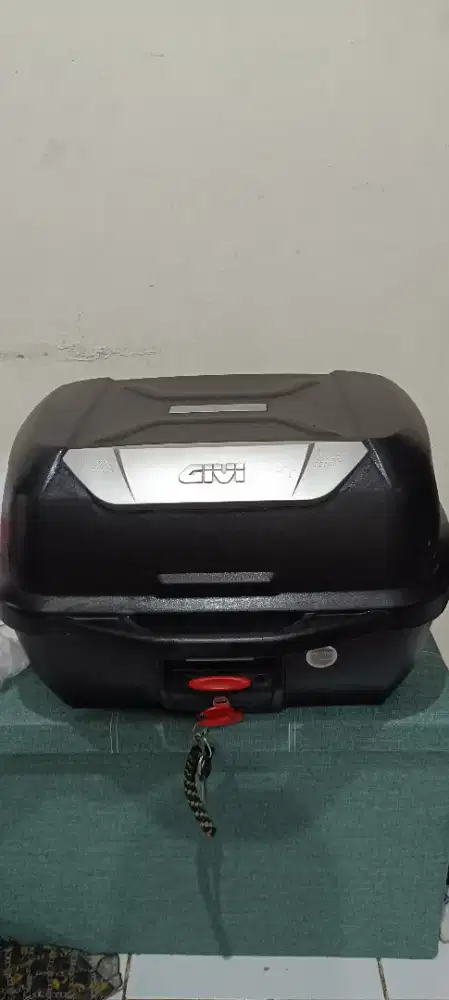 Jual Cepat Box Motor GiVi E 43 berikut breket