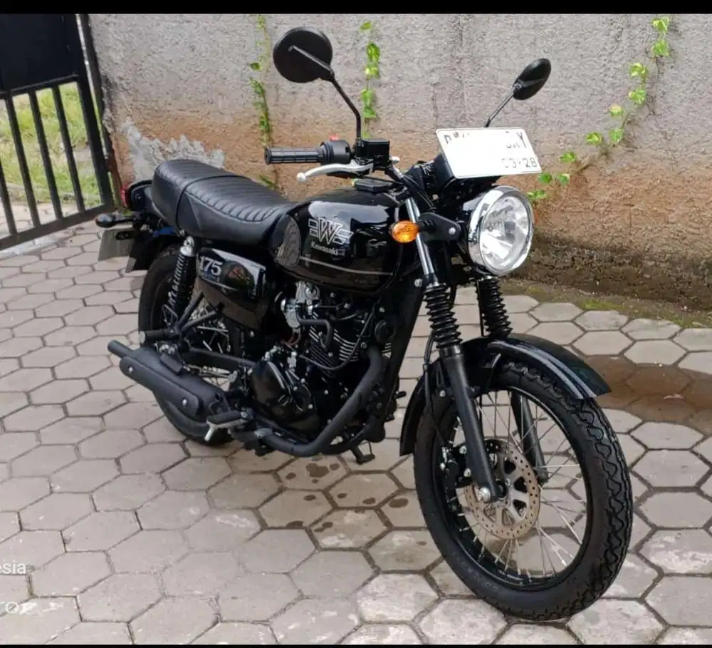 Kawasaki w175 Se 2023
