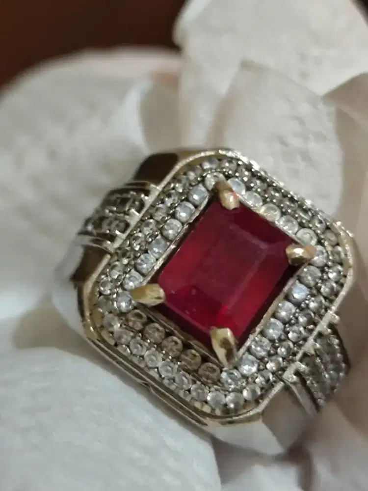 Batu permata ruby