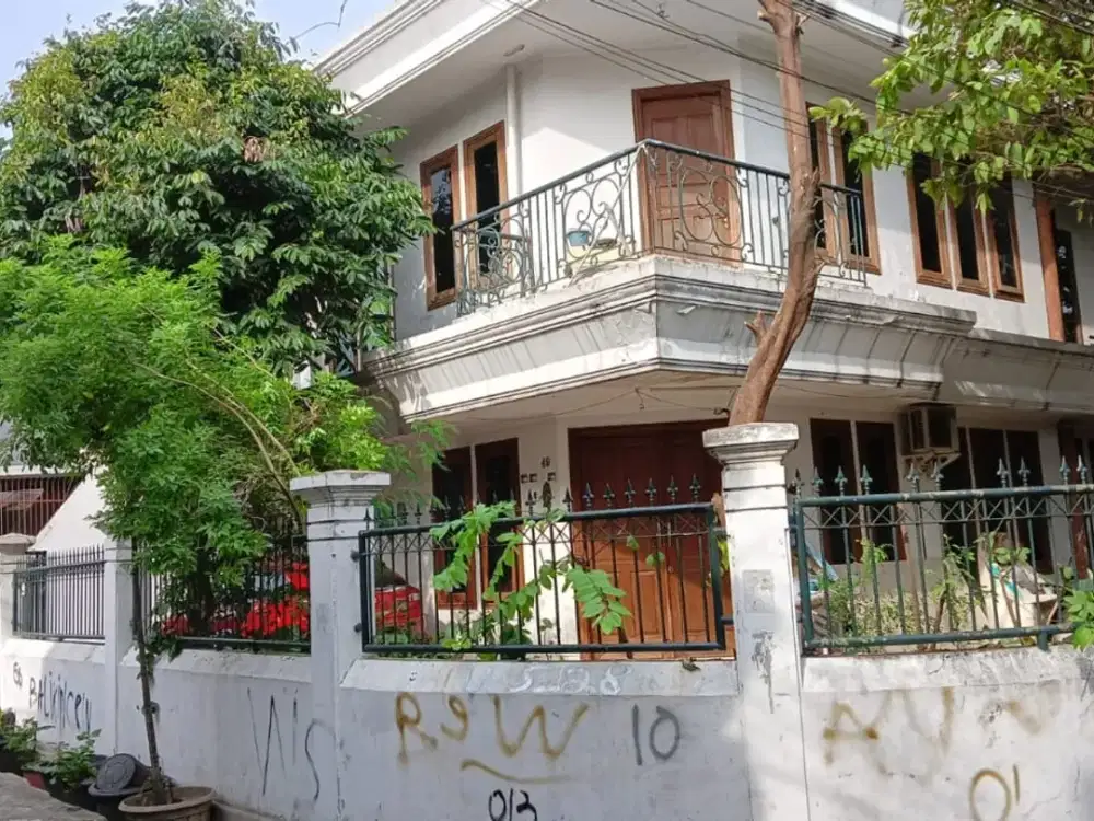 Dijual Rumah Hook Dareah Kebayoran Lama 2 Lantai Jakbar