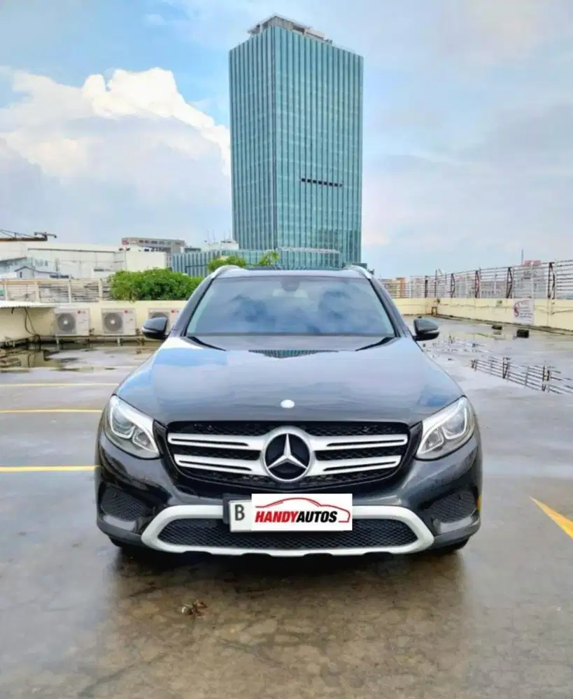 Mercedes Benz GLC250 Tahun 2017 Automatic Hitam Metalik