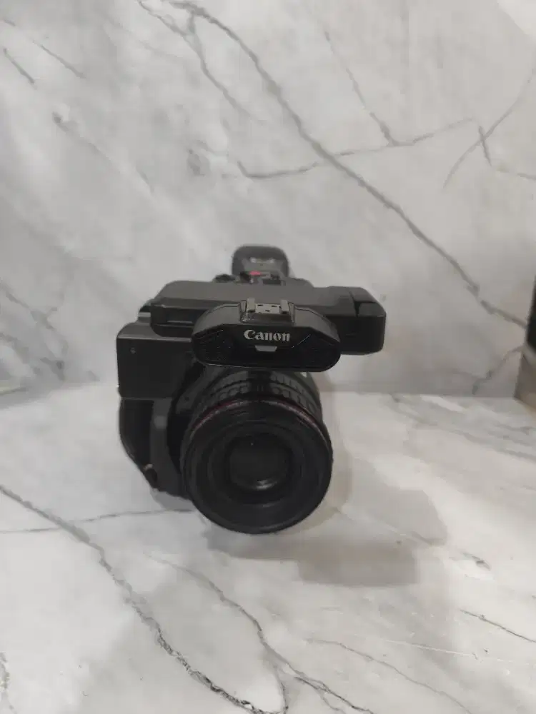Kamera canon xf605 body only