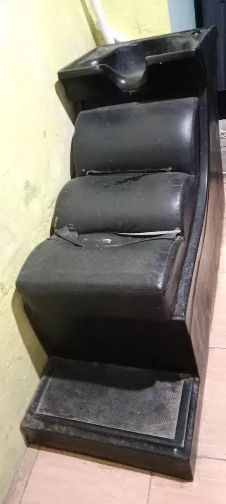 Alat cuci rambut barbersop