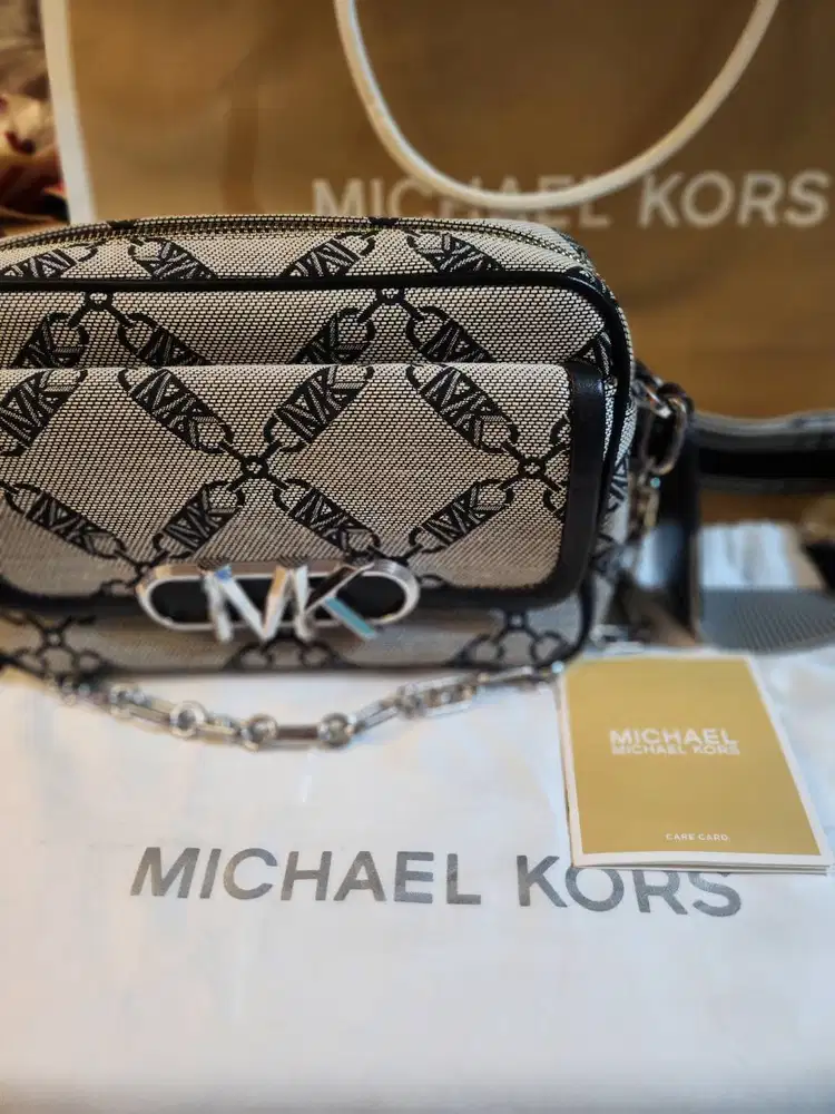 tas selempang Michael Kors Parker Medium Chain Swag dalam w
