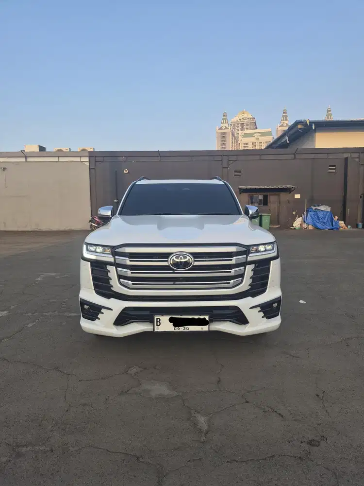 Land Cruiser VXR300 2025 Putih