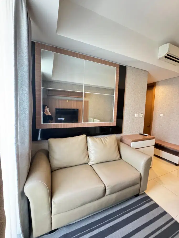disewakan 2 bedroom full furnish taman anggrek residence