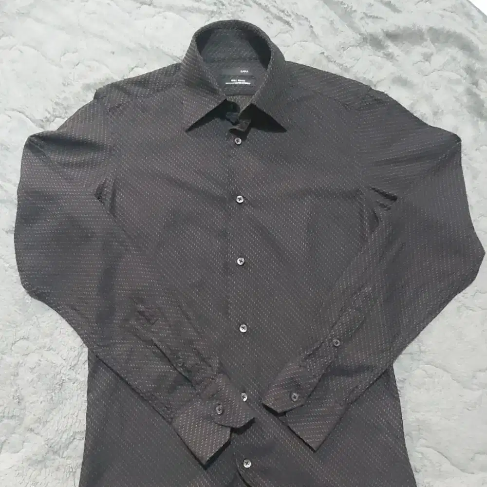 ZARA Kemeja Lengan Panjang,mulus warna pekat,Size M,Lebar Dada 46cm