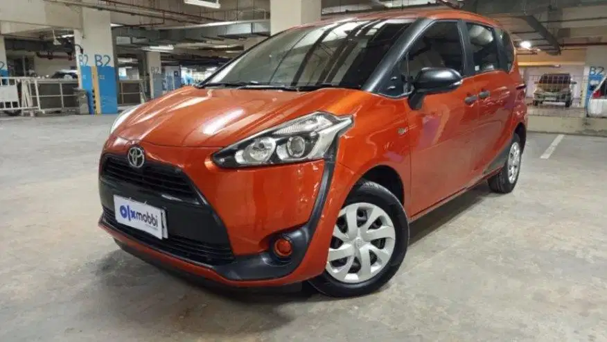 Toyota Sienta 1.5 E Bensin-MT 2016 Orange