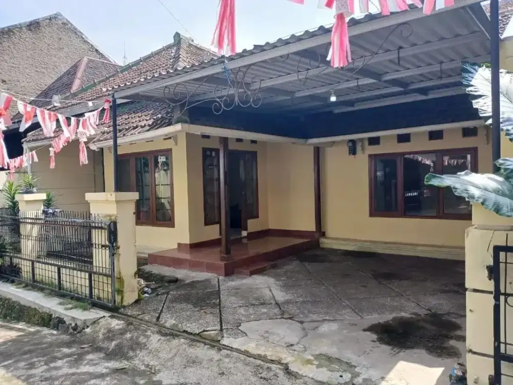 Rumah terawat siap huni di Arcamanik Bandung