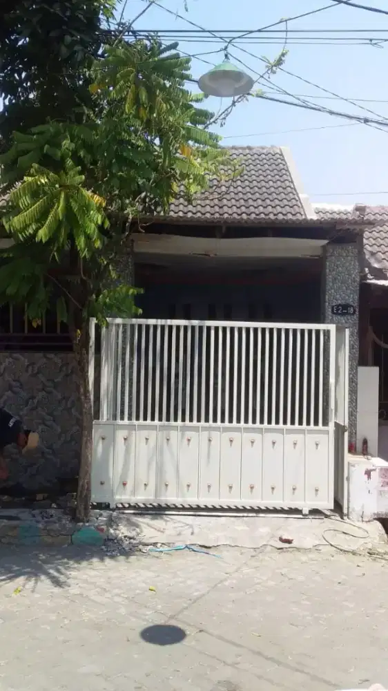 Dikontrakkan/ disewa rumah bumi suko indah per tahun 12 juta