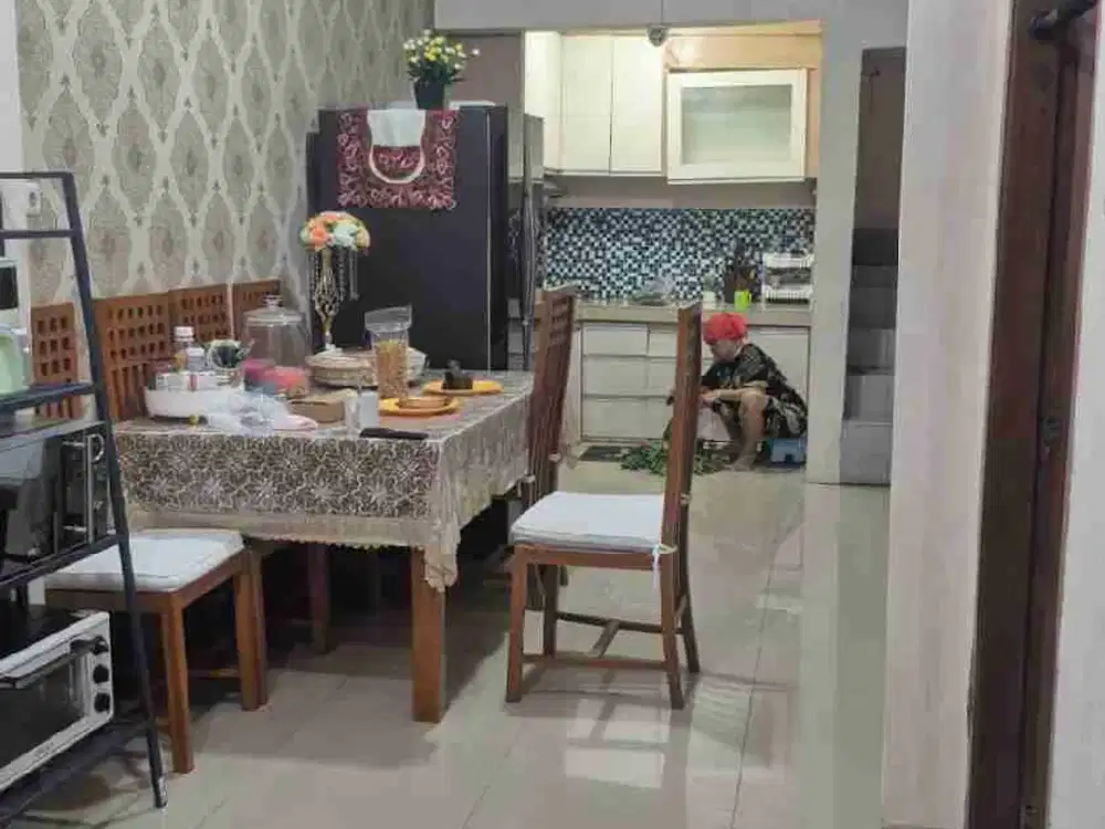 Rumah Bagus Siap Huni 3 Lantai di Matraman Jakarta Timur