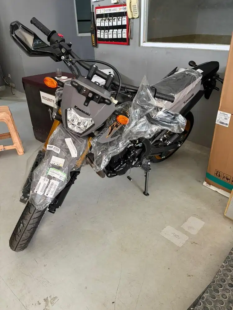 klx 230 sm se, kondisi baru hadiah jual harga bekas aja