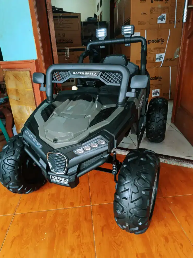 Mobil Aki Remote Jeep Ban full karet