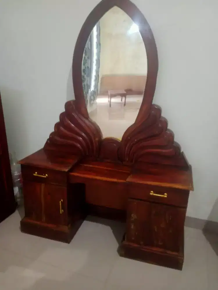Meja hias jati masih