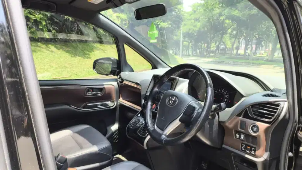 Toyota Voxy 2021