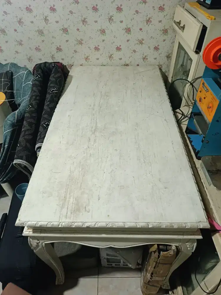 Meja bahan kayu mahoni