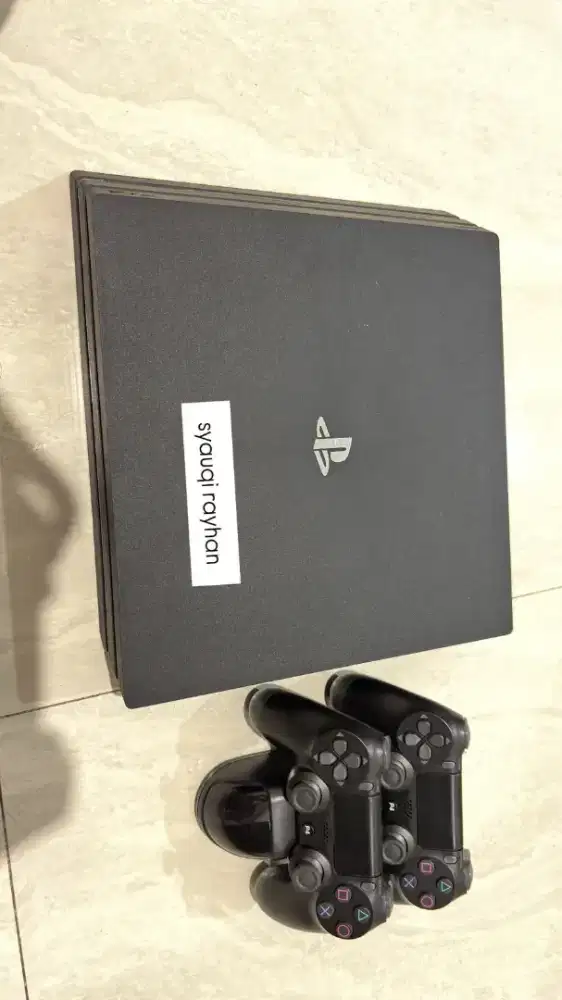 PlayStation 4 Pro CUH-7200 Series