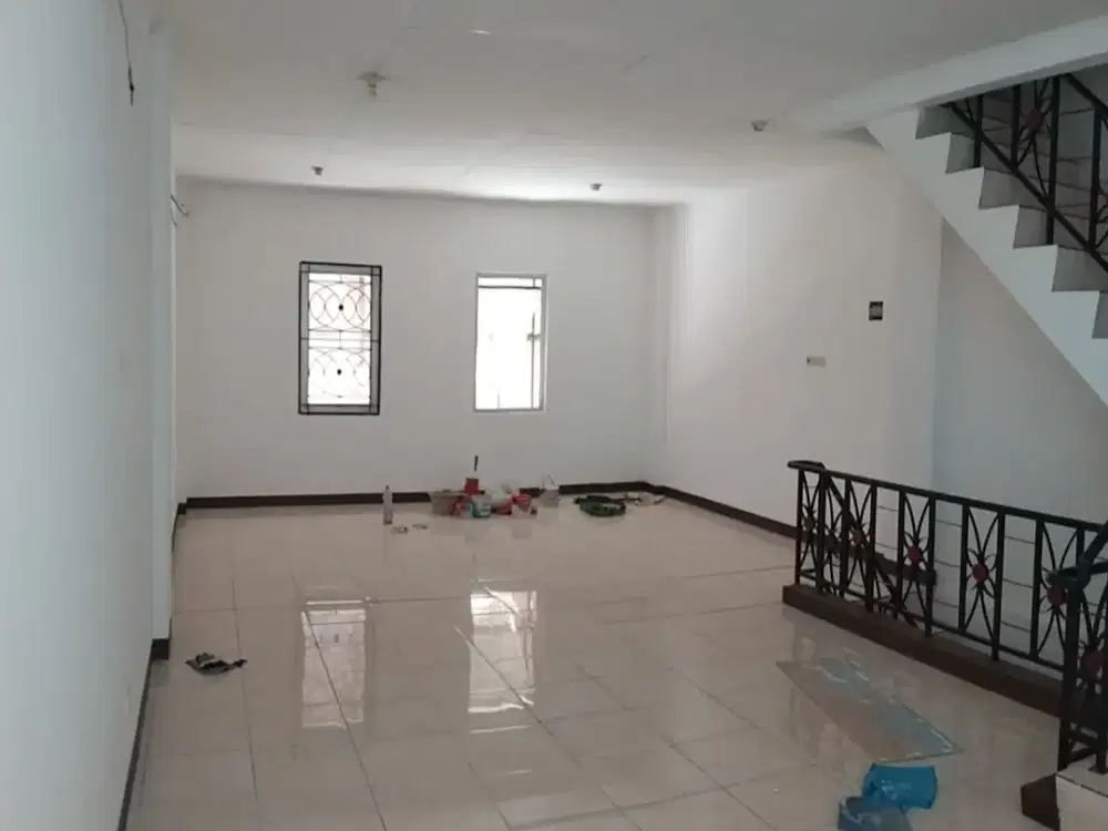Ruko 2,5 Lantai Siap Pakai di Boulevard, Harapan Indah,Bekasi
