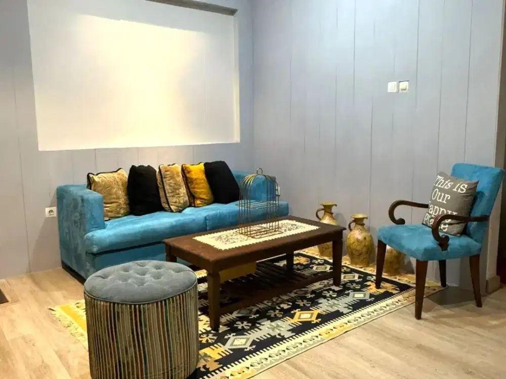 Rumah Rapih dengan Private Pool Bangunan 2.5 Lantai di Kebayoran Bintaro