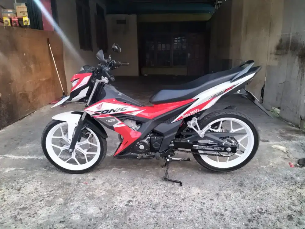 Sonic 150 R . S.E / Plat BA